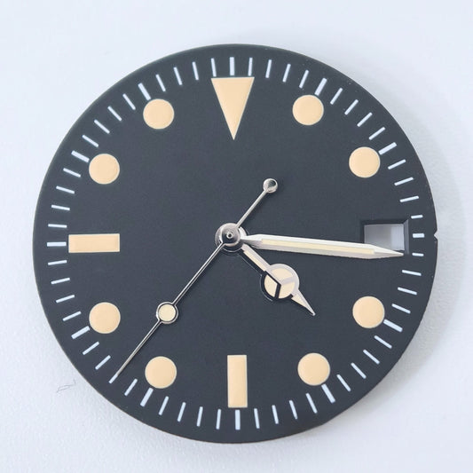 Vintage green lume watch dial with calendar for Miyota 8215, enhancing vintage style and functionality.