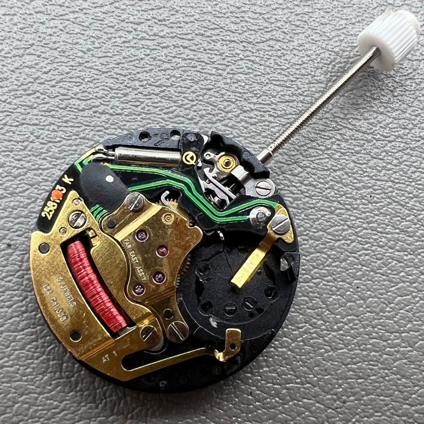 Swiss ISA 338 quartz watch movement with date at 6 o'clock and three hands, ideal for watch accessories.