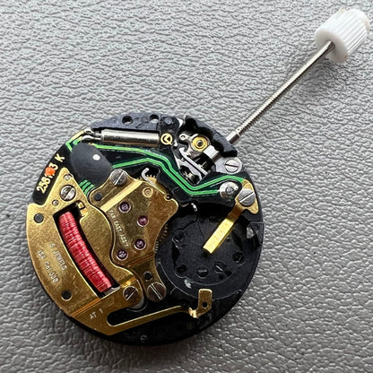 Swiss ISA 338 quartz movement watch with date at 6 o'clock, three-hand model.
