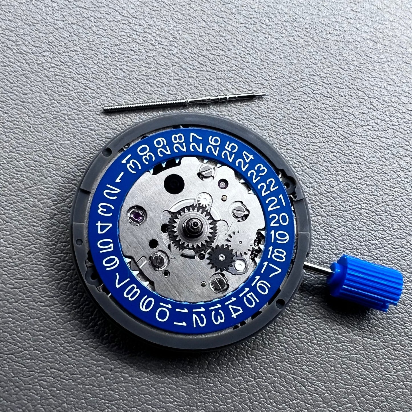 Seiko NH34 mechanical GMT watch movement with blue disk and white font for accurate timekeeping.