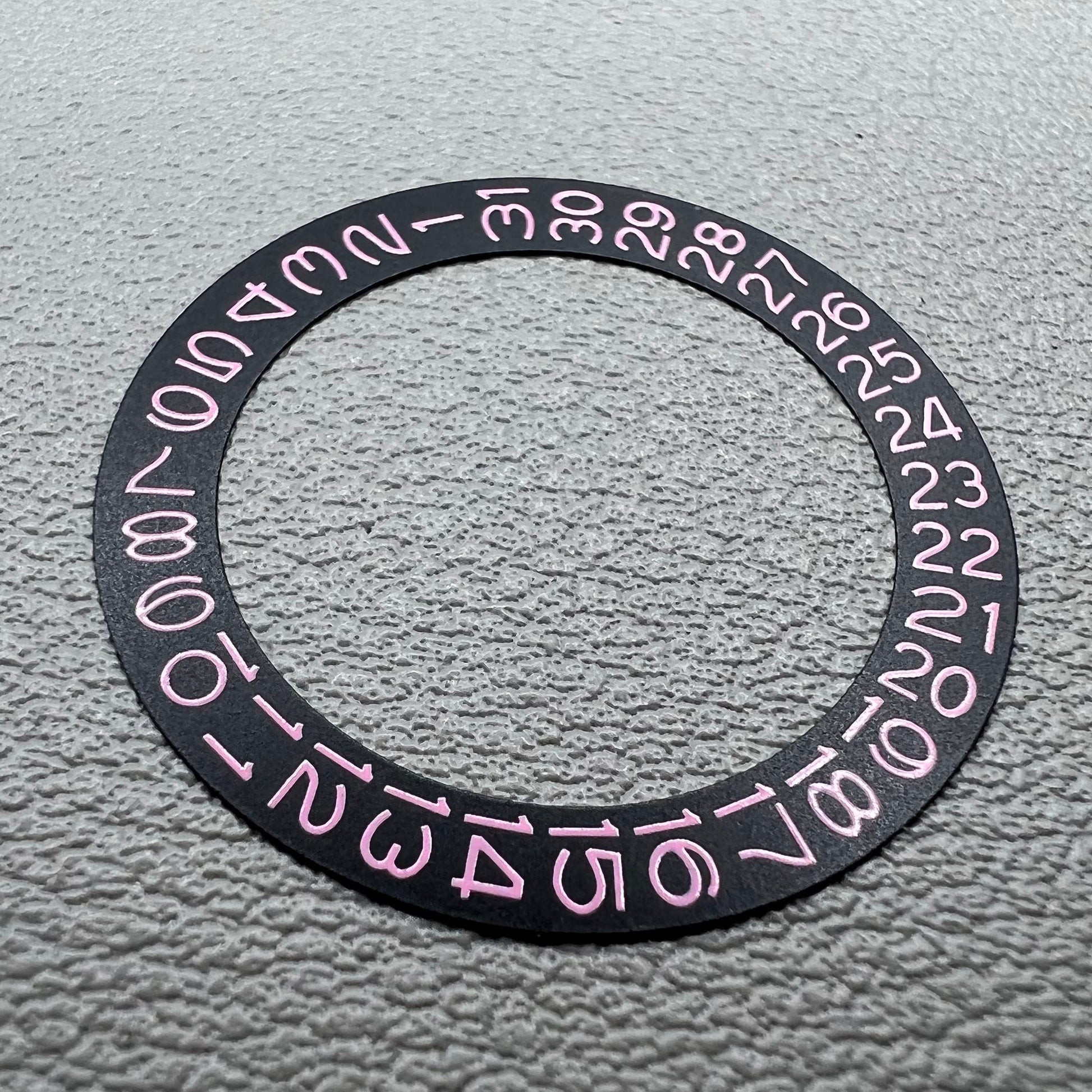 Light Pink Datumsscheibe Overlay for NH35 NH36 watch movement with black background, enhancing dial visibility.
