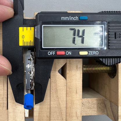 Japanisches NH36 Automatikwerk mit mechanischem Datum, Krone bei 3 Uhr, Pr�zisionsuhrwerkszubeh�r.