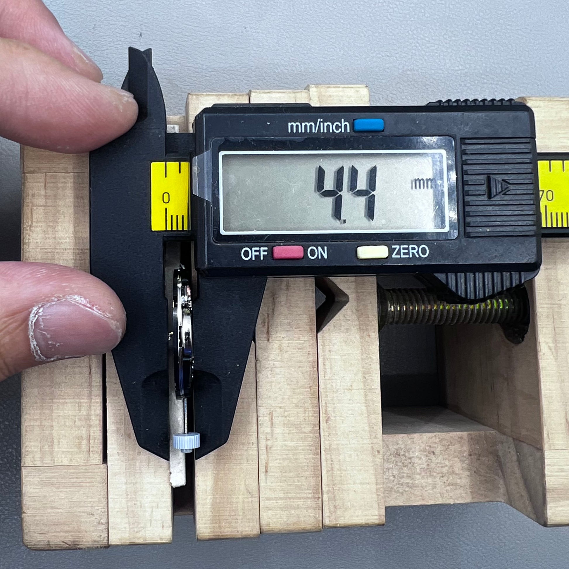 Swiss Ronda 708 quartz watch movement with date display at 3 o?clock, precise and reliable mechanism.
