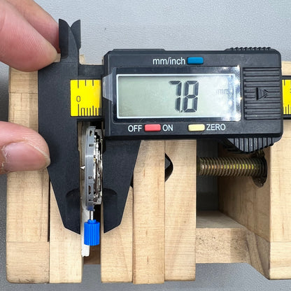 Seiko NH34 Automatisches mechanisches GMT-Uhrwerk mit Sekundenstopp und arabischem Datum bei 3 Uhr