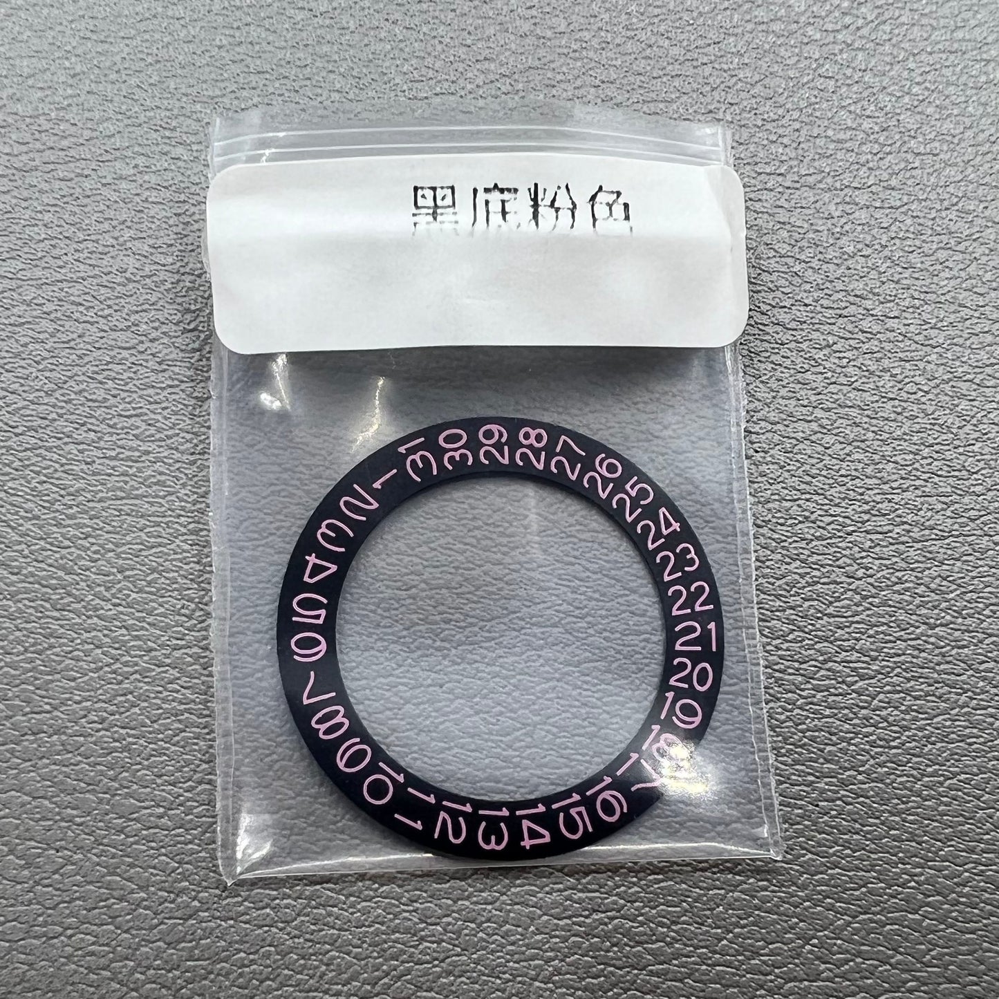 Light Pink Datumsscheibe Overlay for NH35 NH36 watch movement with black background, enhancing dial visibility.