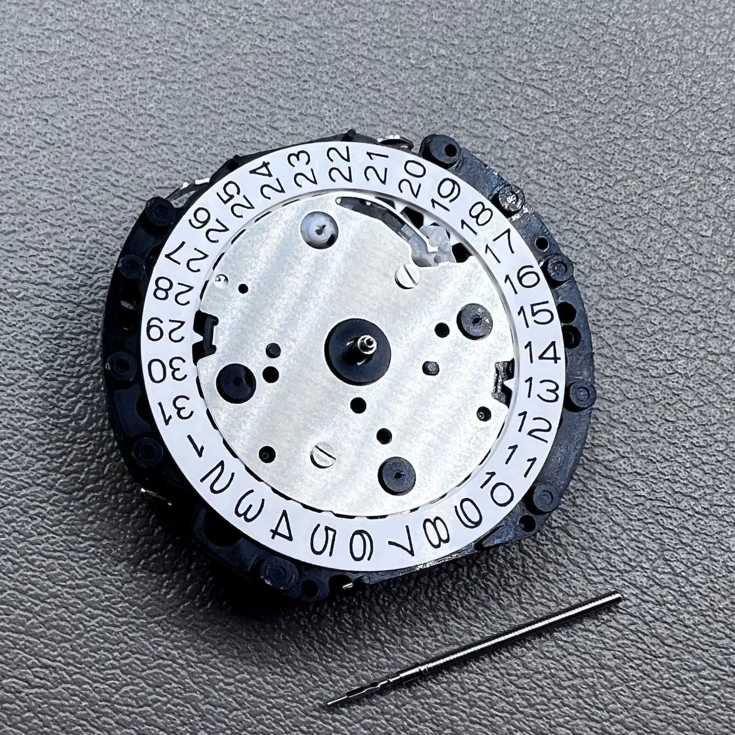 Hattori Epson TMI VD53 VD53C Watch Quartz Movement 3 Hands Date@3