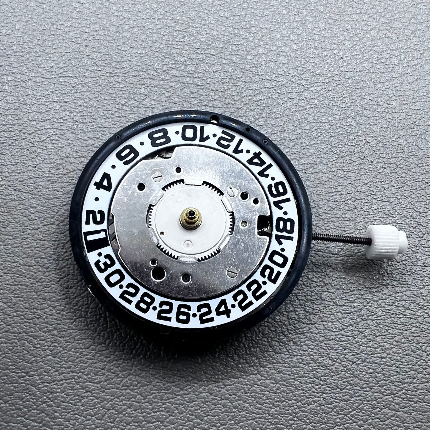 Swiss ISA 8176A 8176-1990 White Dial Watch Quartz Movement