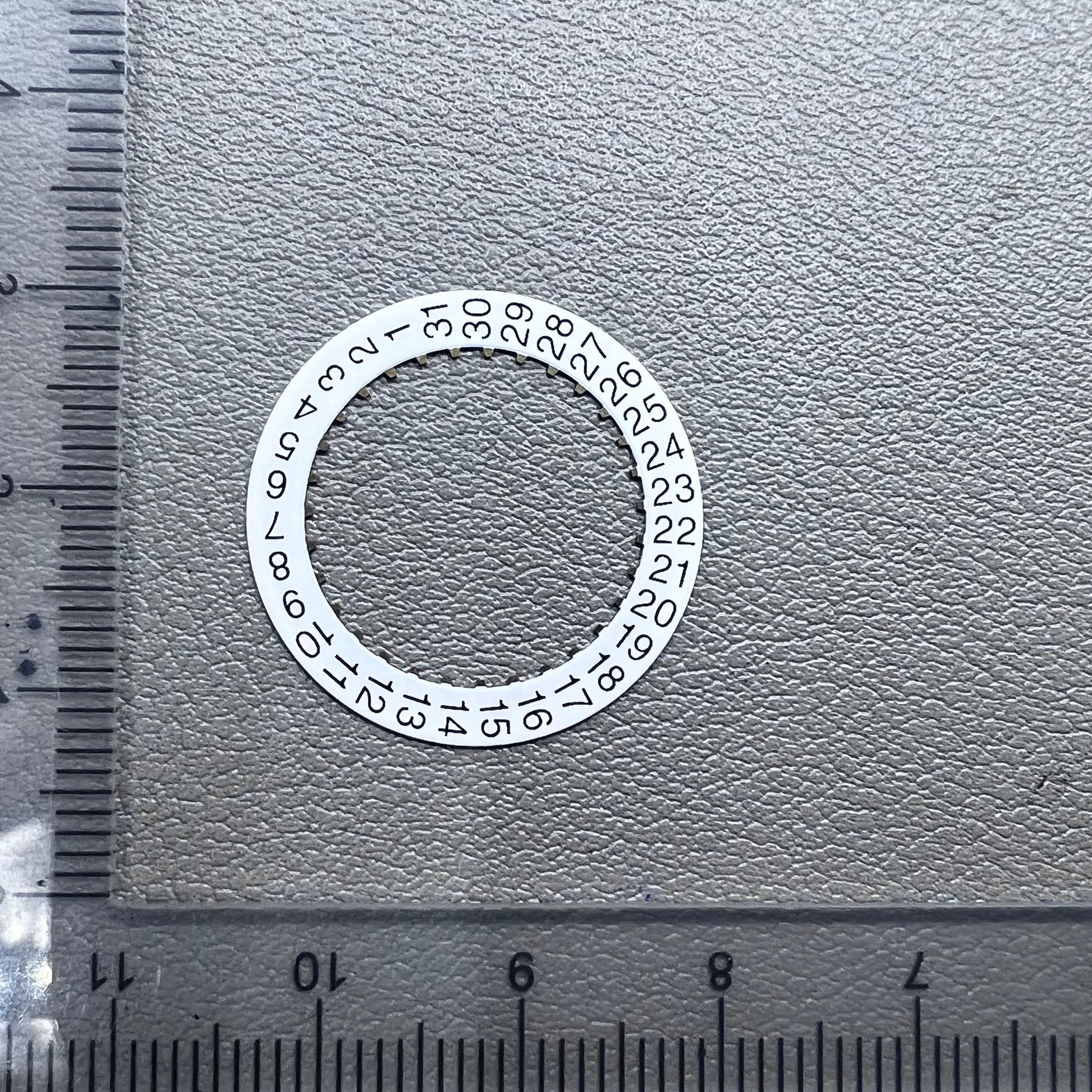 White date disk with clear numerals for Seagull 2824 watch movement, date window at 3 o'clock.