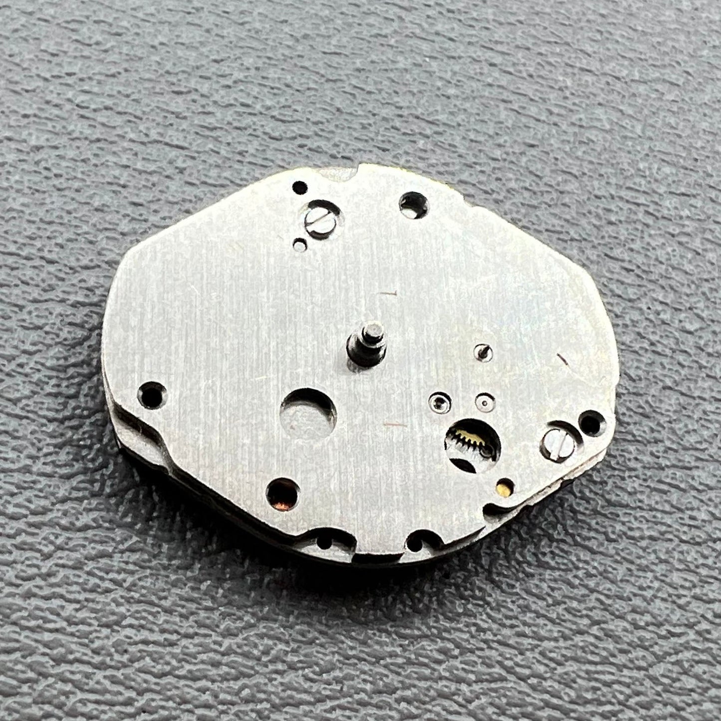 Japan Morioka Tokei Uhr Modell V252A Quarzwerk elegant watch face with small seconds hand, perfect for daily wear.