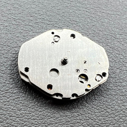 Japan Morioka Tokei Uhr Modell V252A Quarzwerk elegant watch face with small seconds hand, perfect for daily wear.