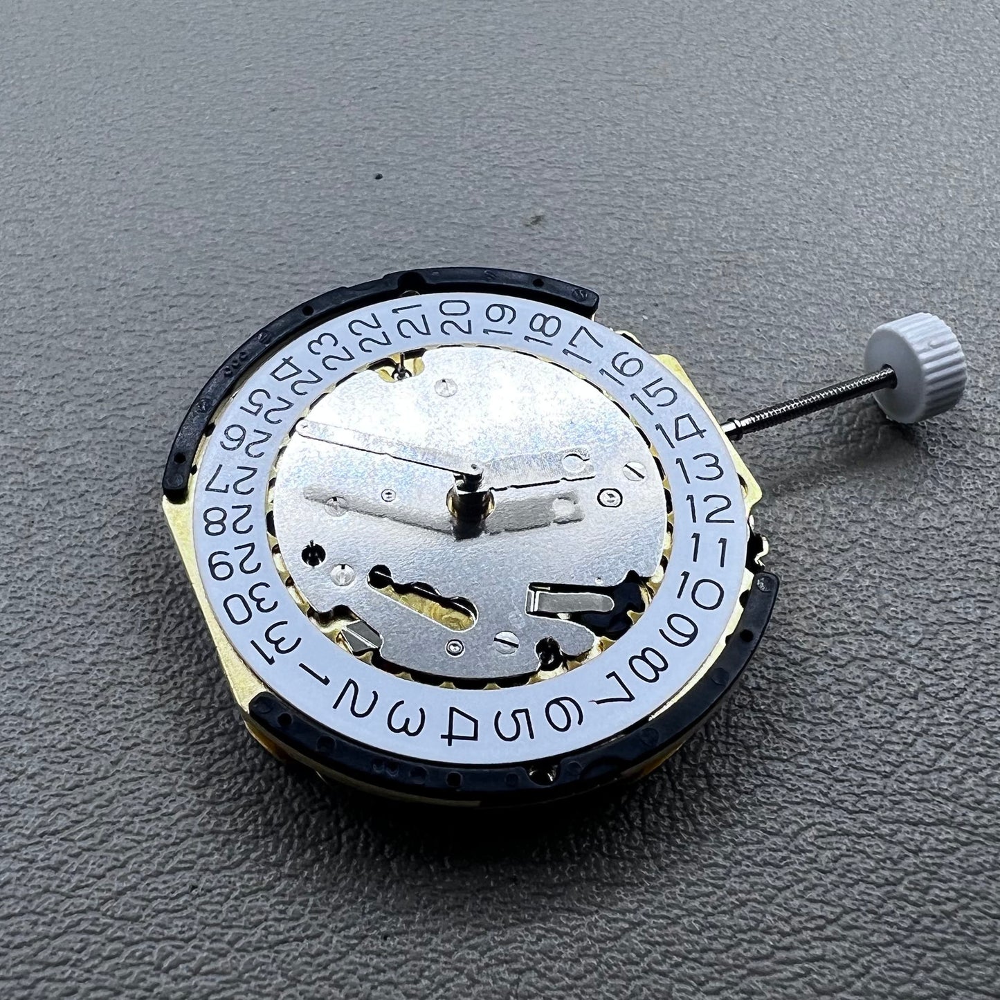 Swiss Ronda 3540.D quartz movement with multifunctional 6 hands for precise timekeeping.