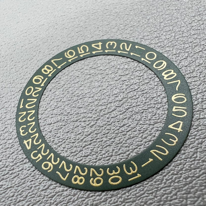 Dunkelgrüner Hintergrund Jägerdatum Anzeige Flachsgelbe Schrift Miyota NH35 NH36