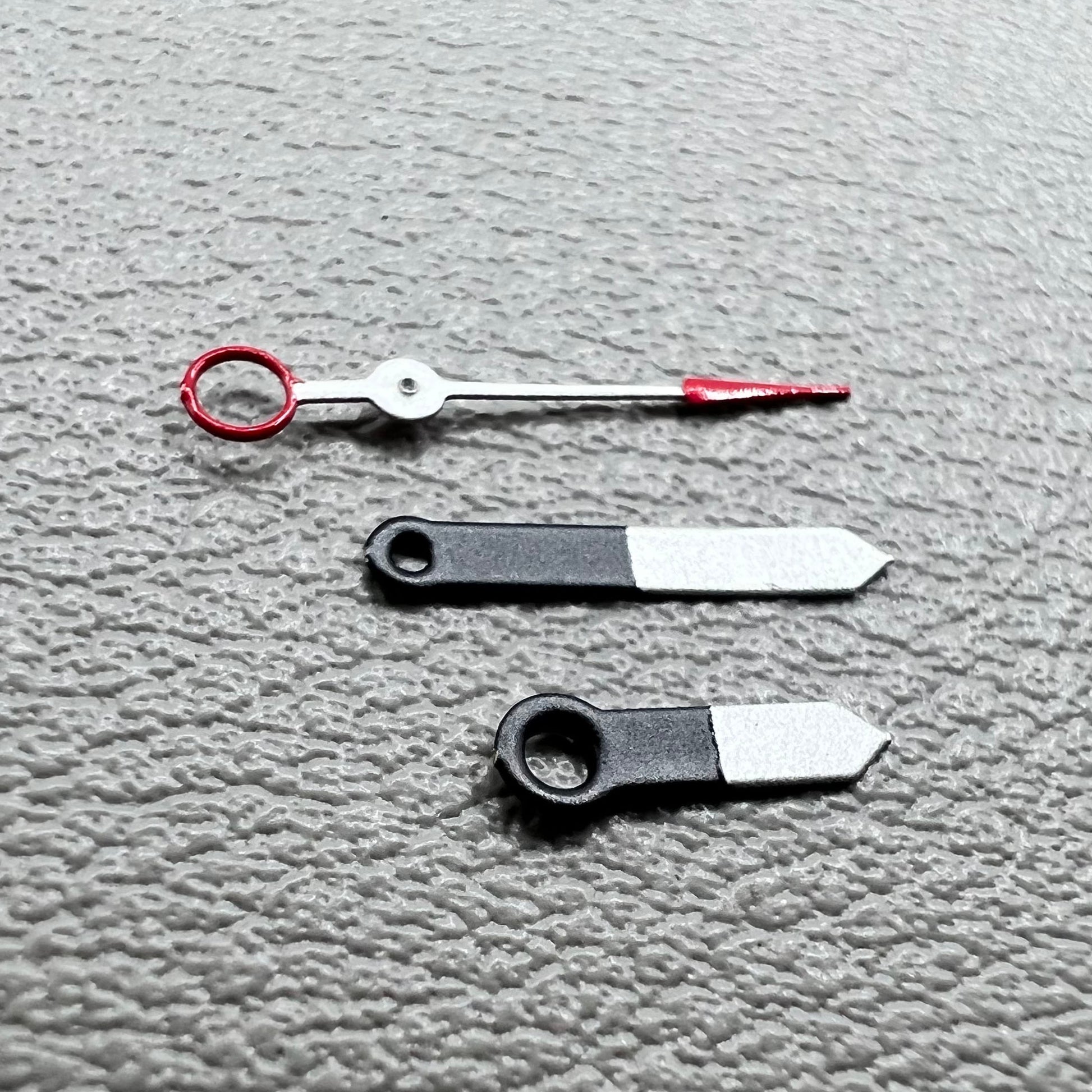 Set of black and white painted trim arrow-shaped watch hands without lume for Ronda 515, ideal for precise timekeeping.