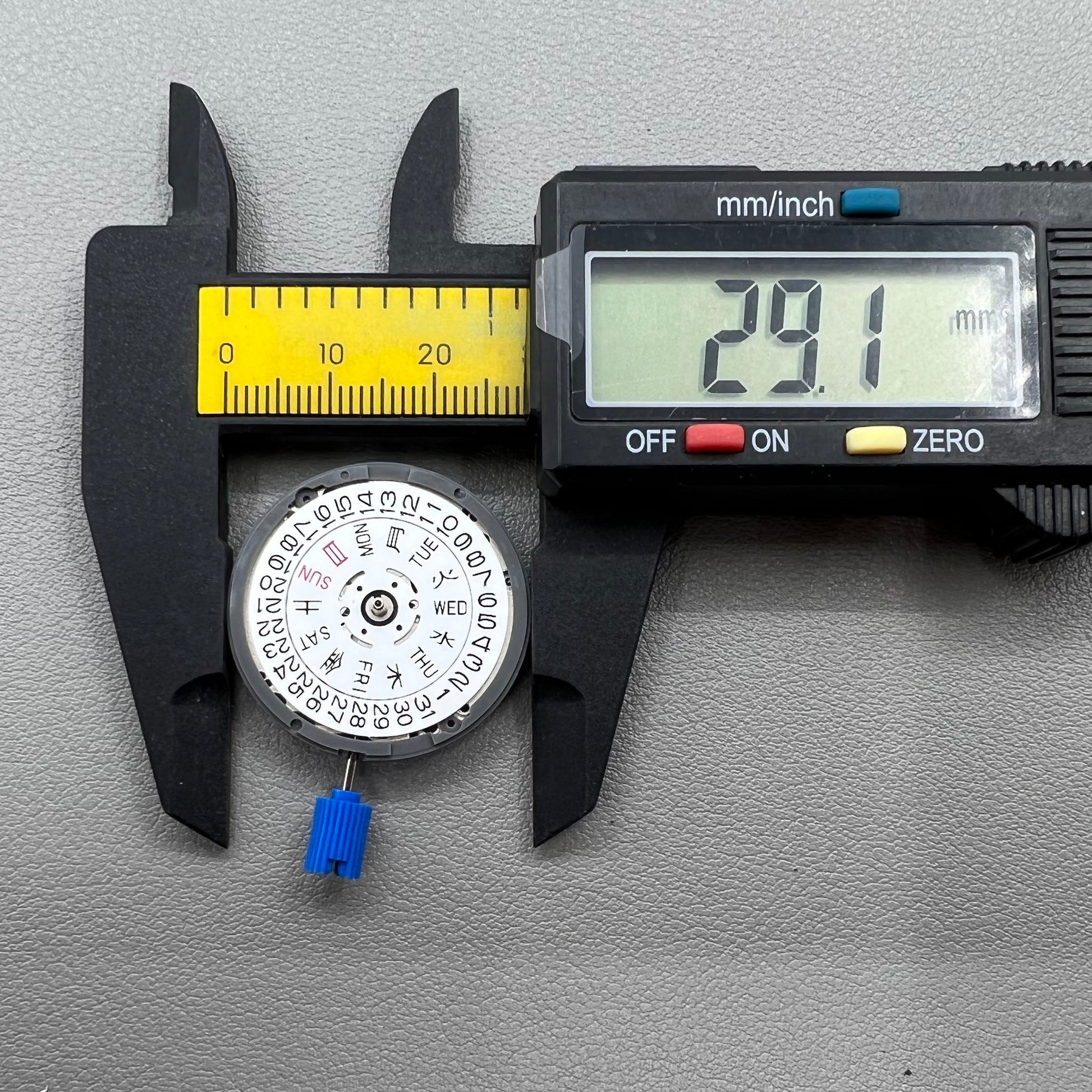 Japanisches NH36 Automatikwerk mit mechanischem Datum, Krone bei 3 Uhr, Pr�zisionsuhrwerkszubeh�r.