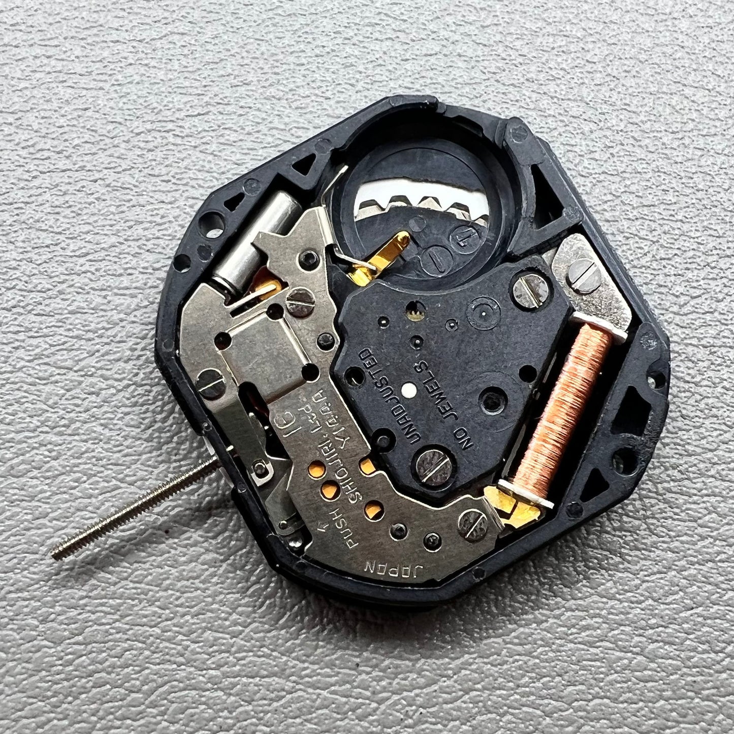 YL44A Quartz watch movement with double calendar and 3 hands, branded for precise timekeeping.