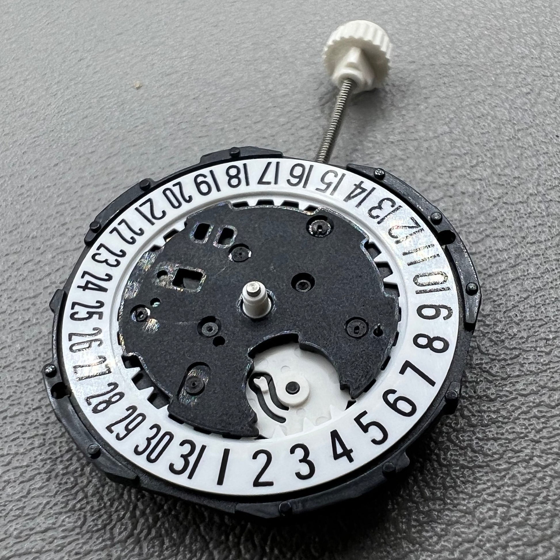 1. Sunon PE46 quartz watch movement with 2 hands and date at 6 o'clock, ideal for repairs.  