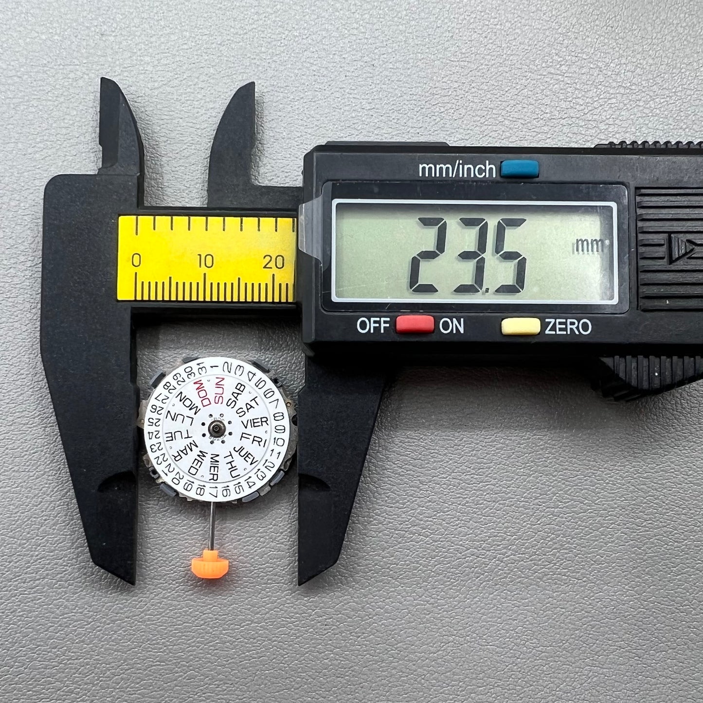 Japan Miyota 2S65 quartz watch movement showcasing precision engineering by Miyota brand.