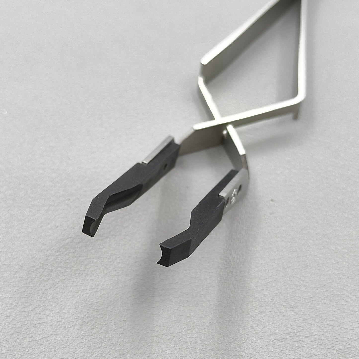 Swiss Bergeon 7140 Cross Locking Tweezers for Crystals and Dials