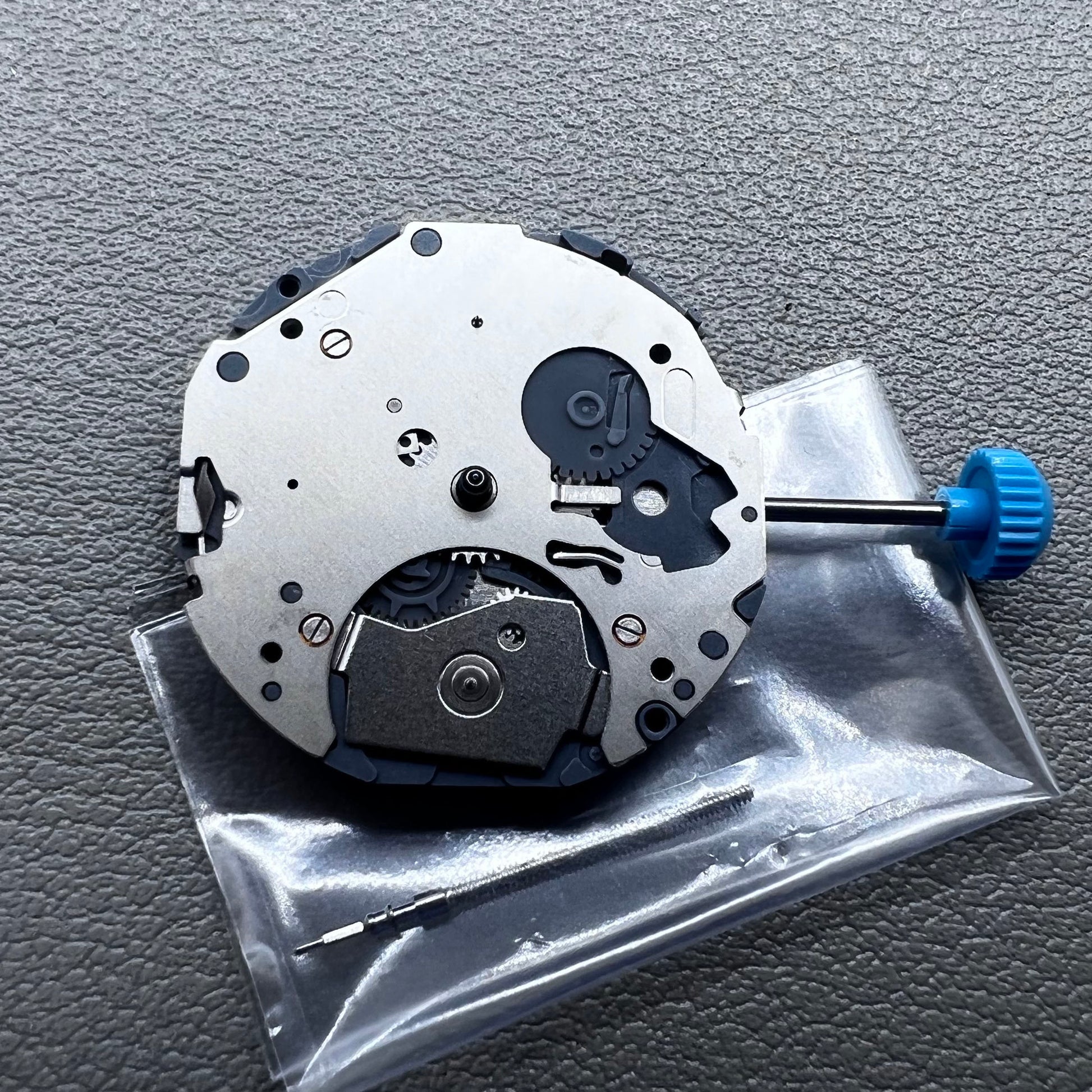 Japan Miyota 6P23 quartz watch movement with 5 hands, precise timekeeping for watch accessories.