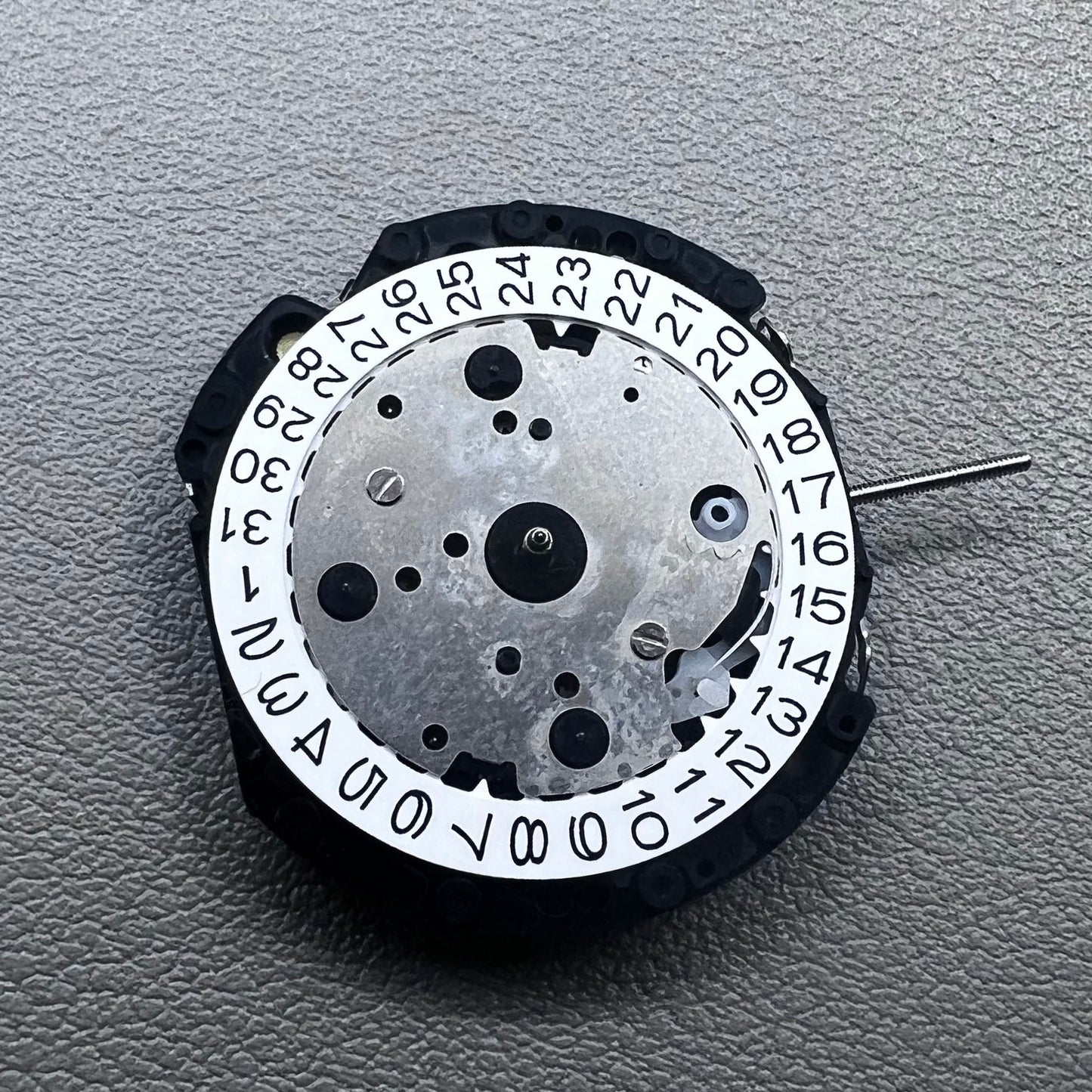 Epson VD57C watch movement displaying single calendar date at 3 o'clock position for Japan models