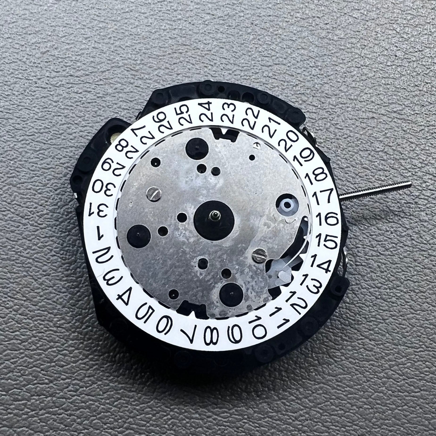 Epson VD57C watch movement displaying single calendar date at 3 o'clock position for Japan models