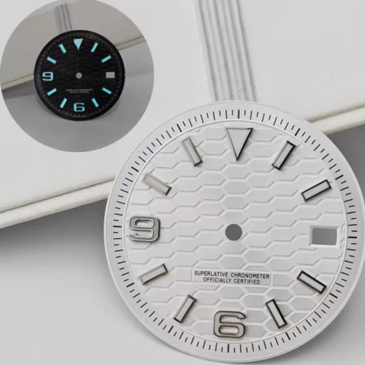 31mm white modified honeycomb vein dive watch dial, compatible with NH35 NH36 movements, no logo.