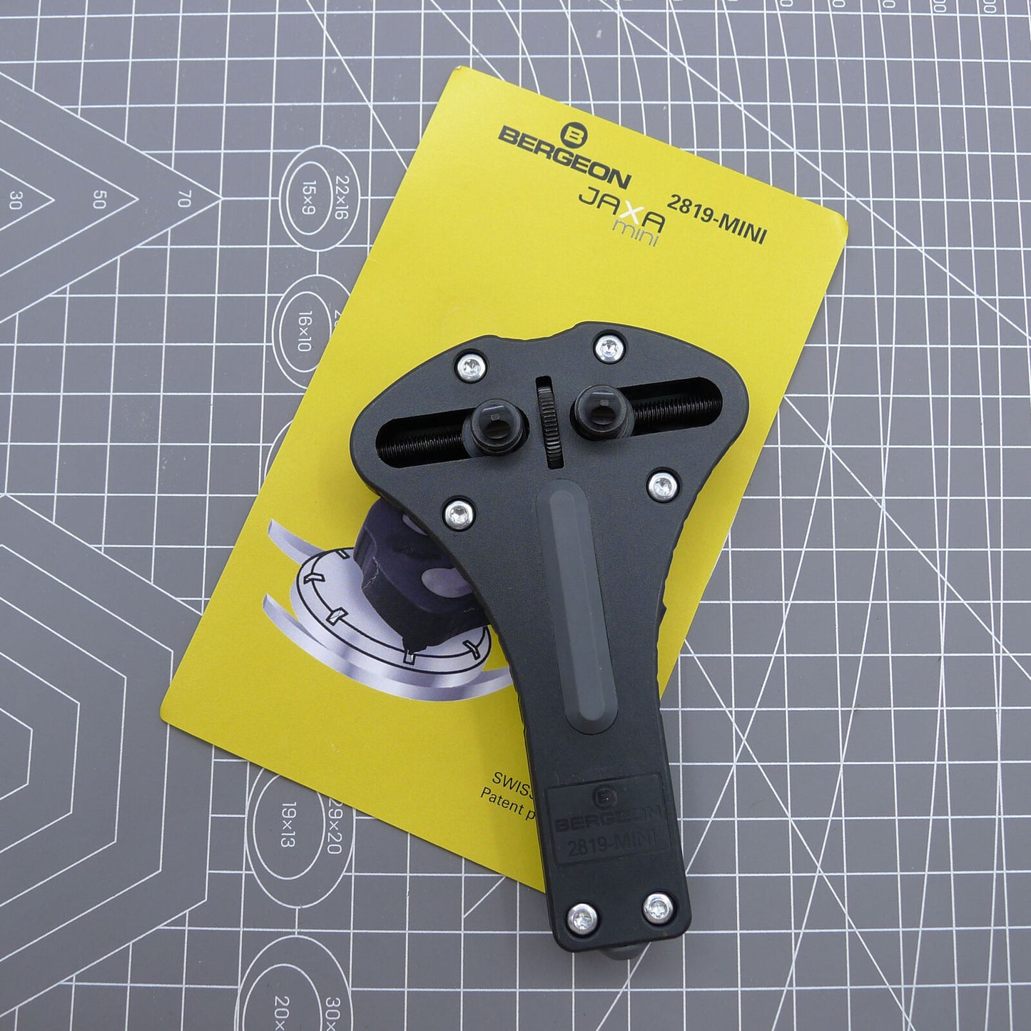 Swiss Bergeon 2819-MINI JAXA watch back case opener tool up to 62mm for precise repair tasks.