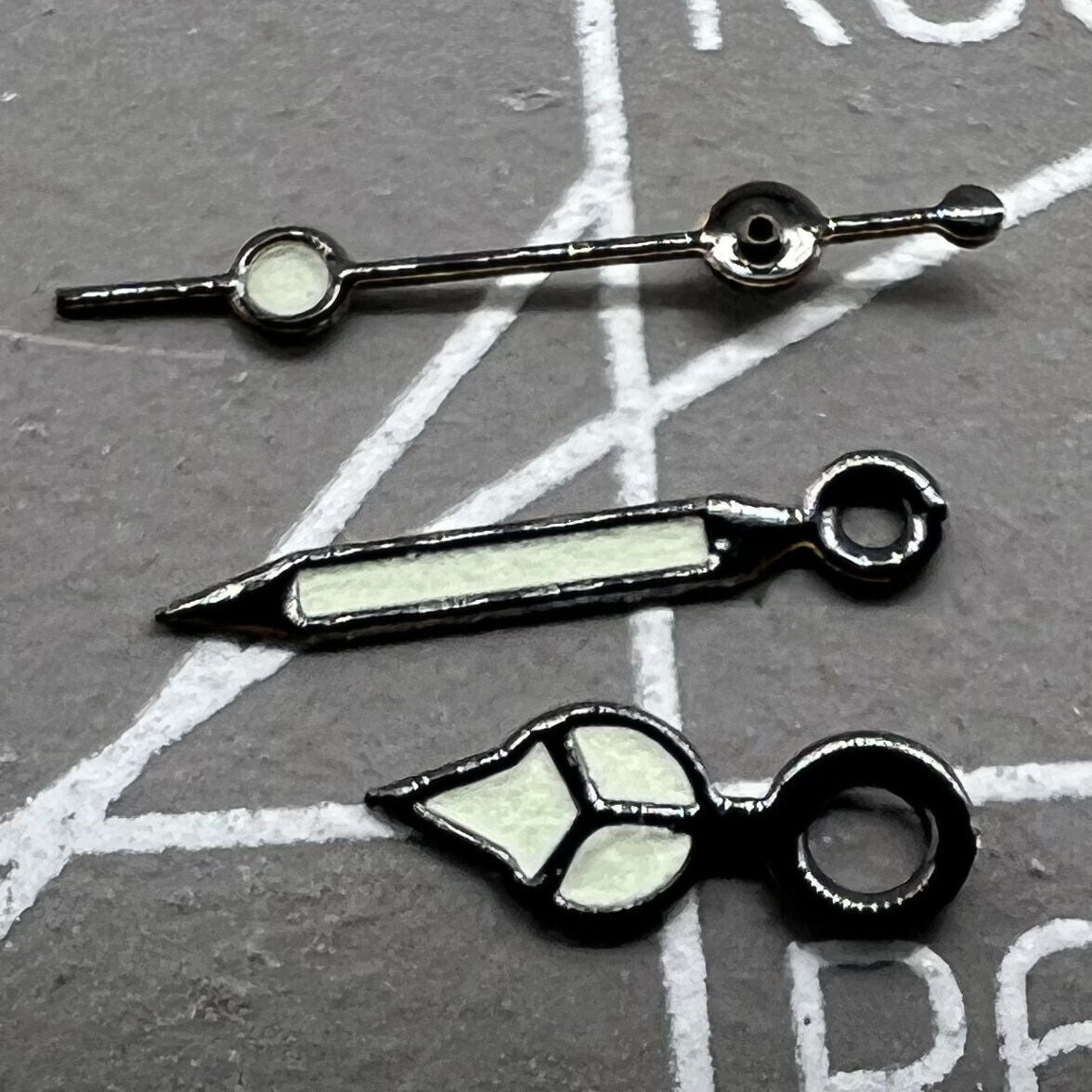 NO.3224 luminous watch hands set for Miyota 2035 movement, enhancing visibility and precision in watch repair.