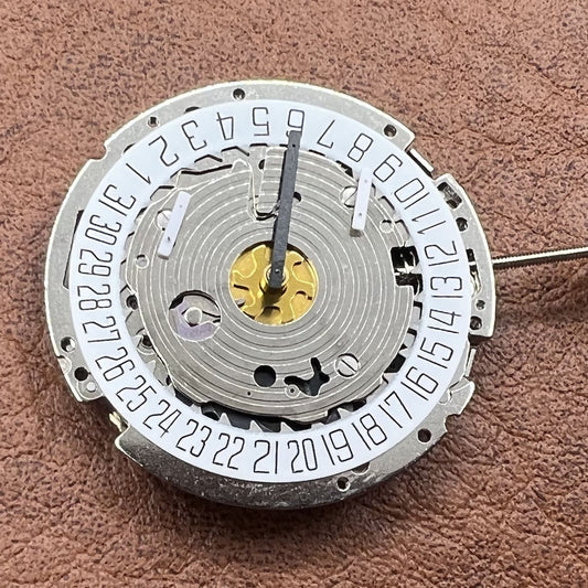 Schweizer Silber Isa 8171 Quarzbewegung 5 Hände Datum bei 6 weißer Scheibe