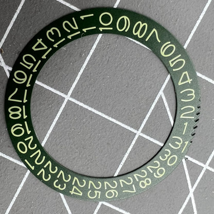 Dark hunter green date wheel with sage green font for Miyota NH35 NH36 watches, enhancing vintage style.