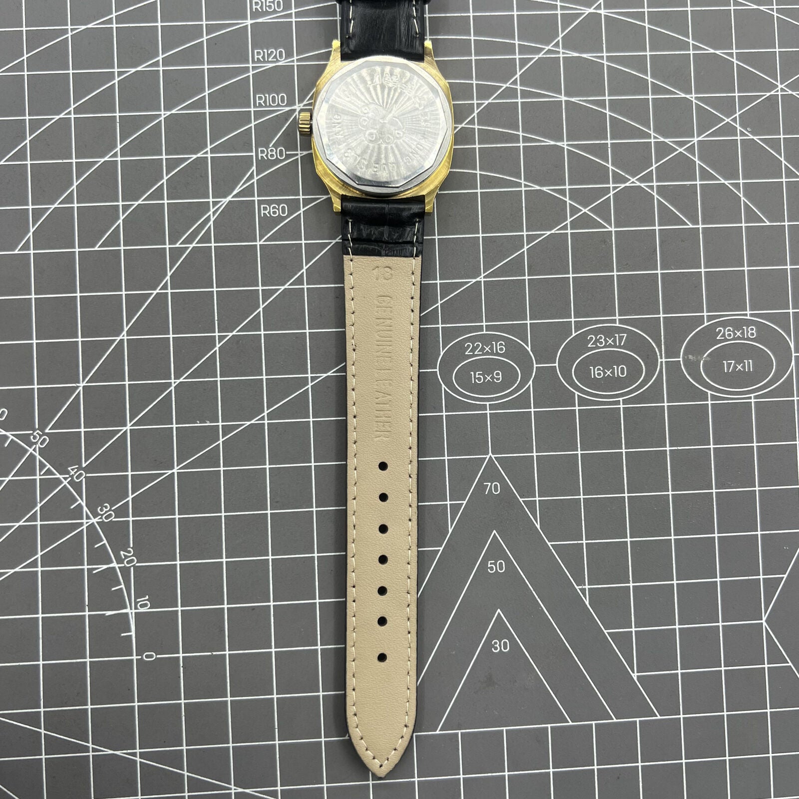 Black Dandong mechanical watch with 17 jewels, single calendar, and gold dial for timeless style.