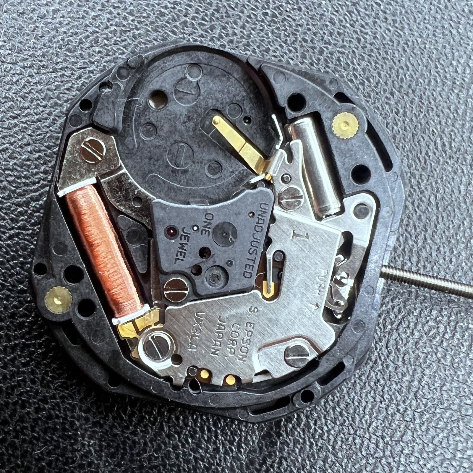 VX3LA Hattori multifunctional quartz watch movement with three dials for precise timekeeping