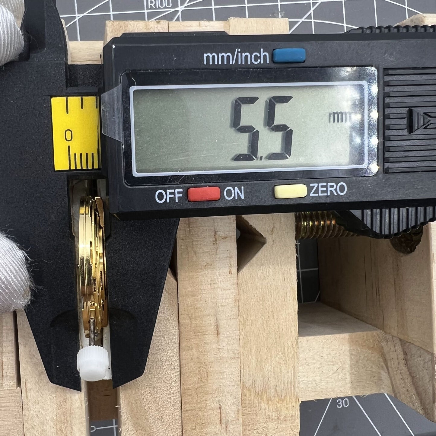 Swiss Made ETA205.911 golden watch movement by ETA, ideal for kinetic energy watches with precise craftsmanship.