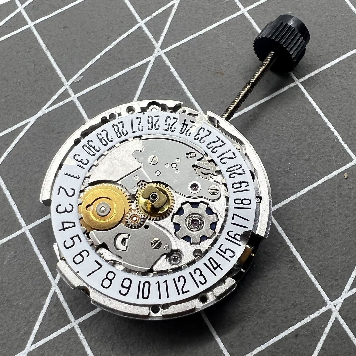 Mouvement mécanique suisse <tc>ETA</tc> 204.911 à remontage automatique 
