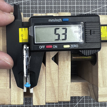 Japan Miyota 6N00 Quarzuhrwerk mit 3 Zeigern und Doppelkalendar ? pr�zises Uhrwerk f�r elegante Armbanduhren.
