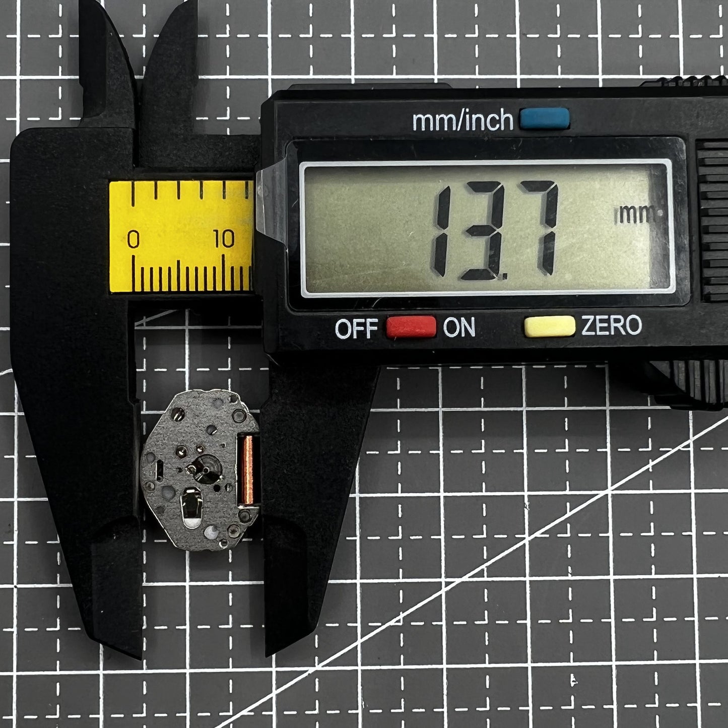 2 Stück Miyota 2033 Quarz Uhrwerk mit hohem Pinion H5 und Uhrenwelle