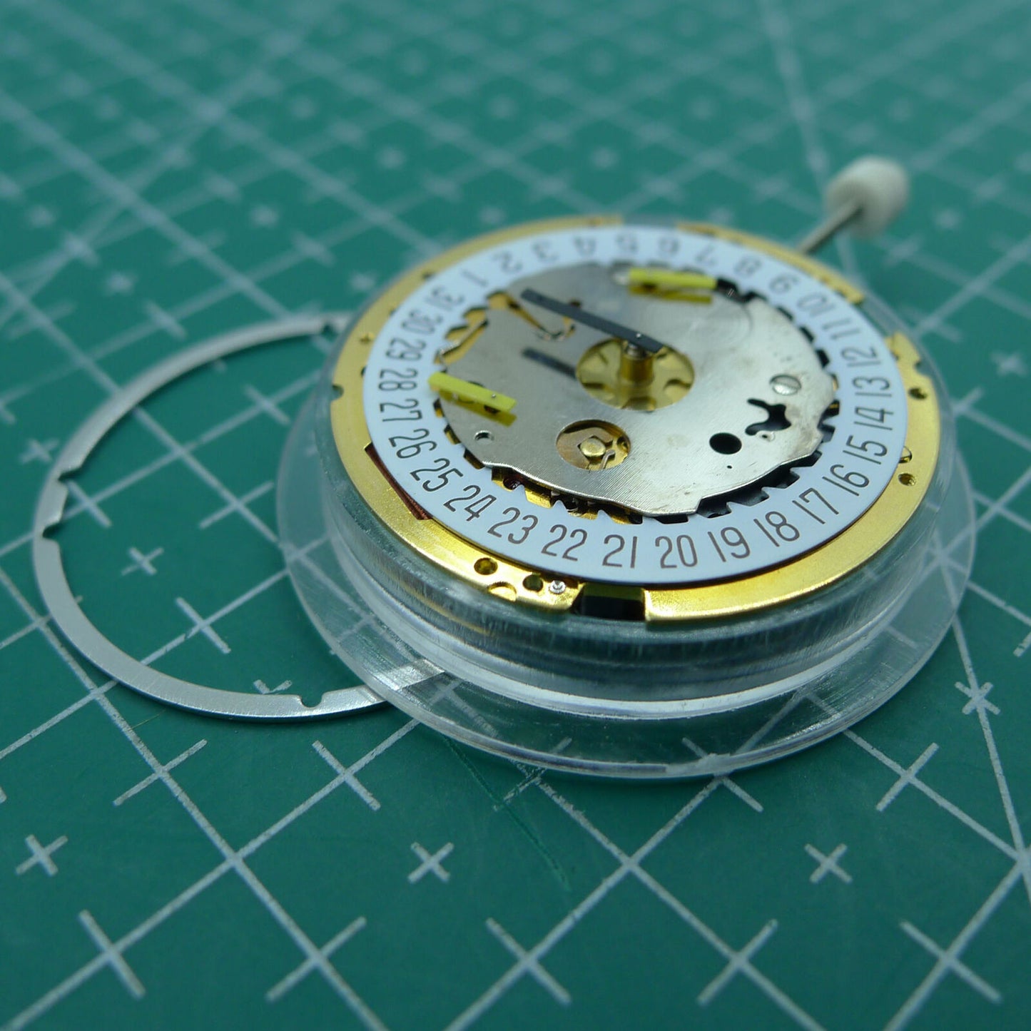 Swiss Made ISA 8171 quartz watch movement with date display, ideal for high-quality watch accessories.