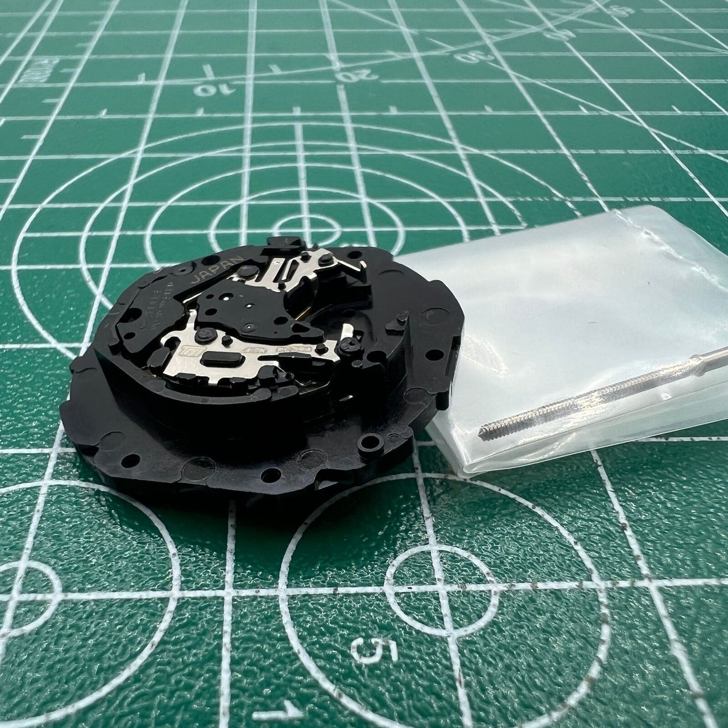 Hattori Epson TMI PC39 quartz watch movement, Japan precision for reliable timekeeping in watches.