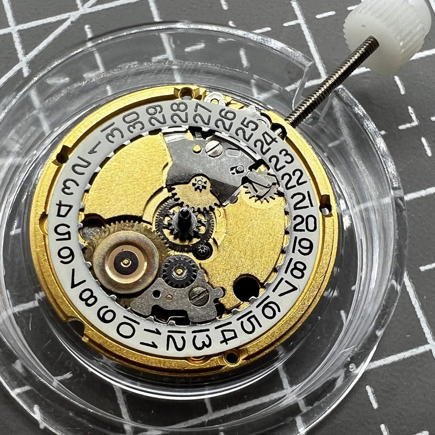 Swiss ETA 956.112 Watch Quartz Movement 3 Hands Date At 3