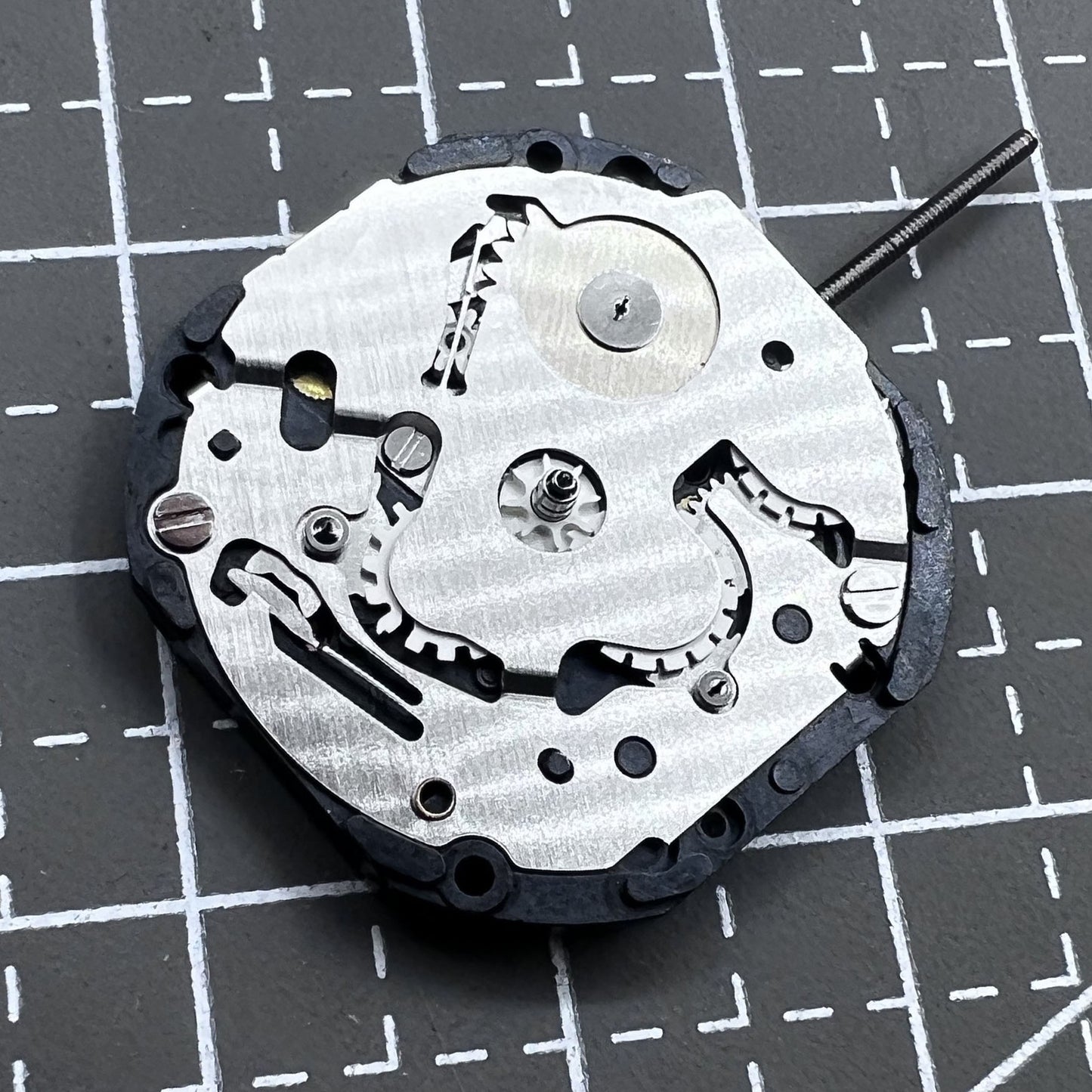 VX3LA Hattori multifunctional quartz watch movement with three dials for precise timekeeping