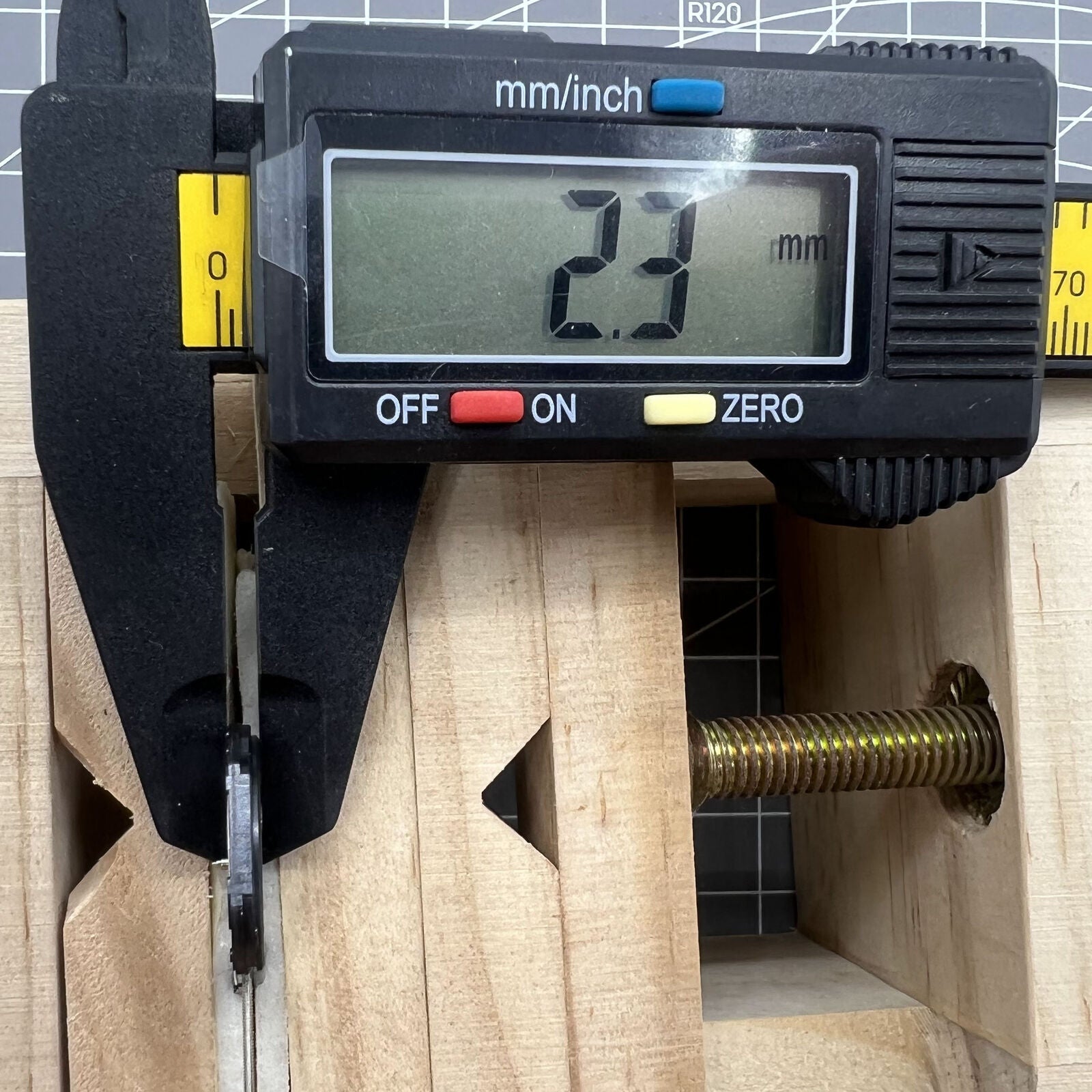 Seiko VX22 quartz watch movement with white date disks at 3 and 6 o'clock, Japan made.