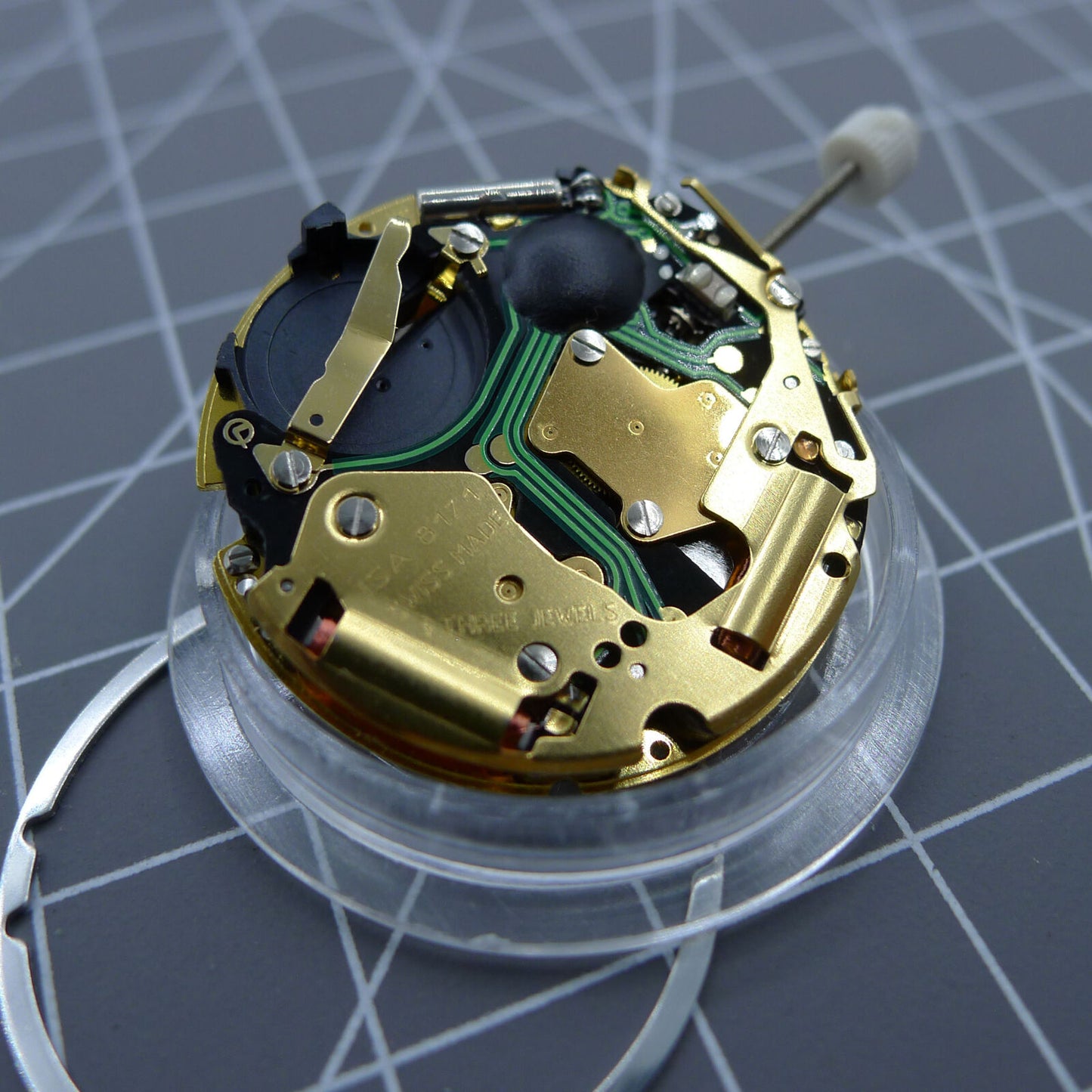 Swiss Made ISA 8171 quartz watch movement with date at 6, precise multifunctional mechanism for accessories.