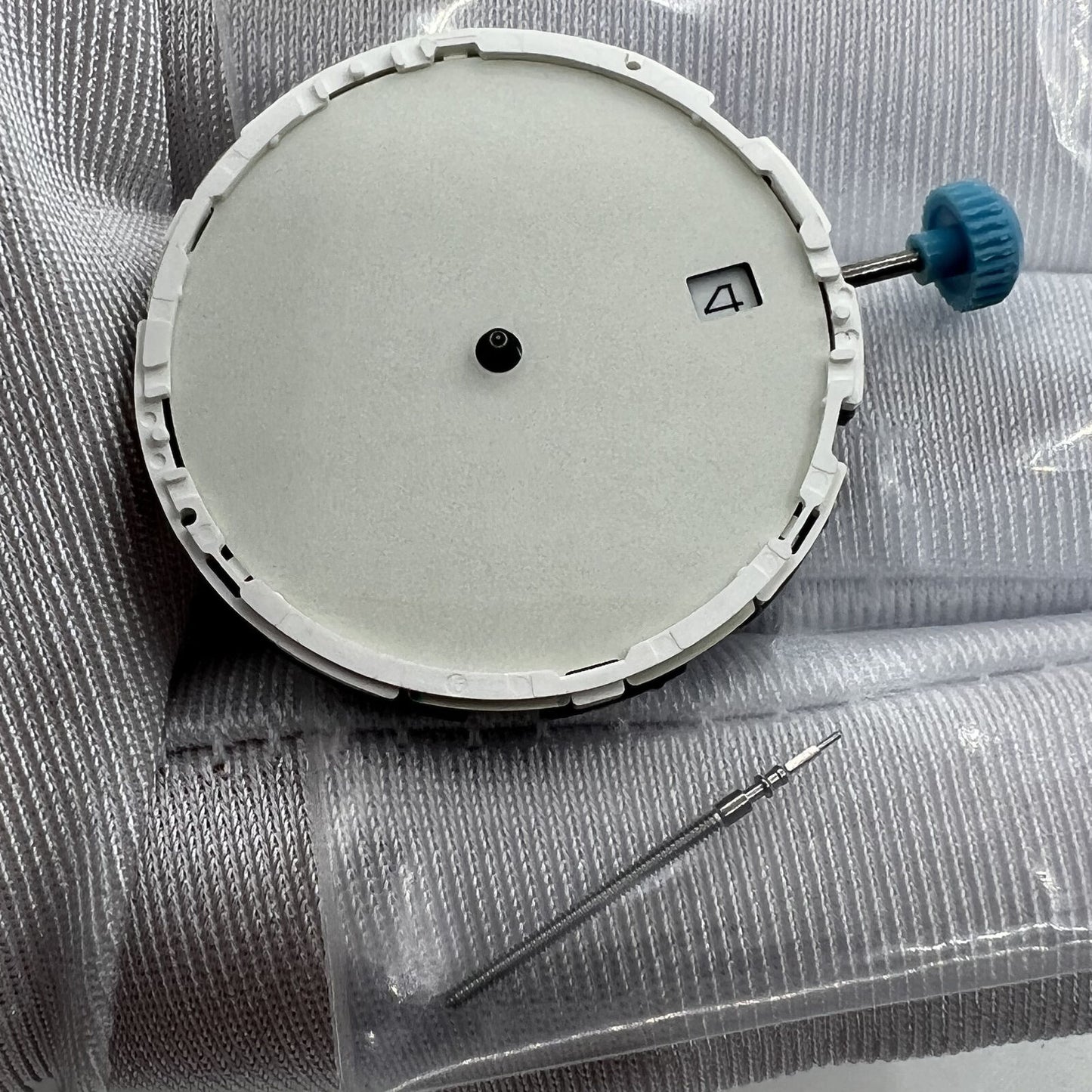 Miyota 6N10 quartz watch movement with luminescent hands and date, premium accessory for timepieces.