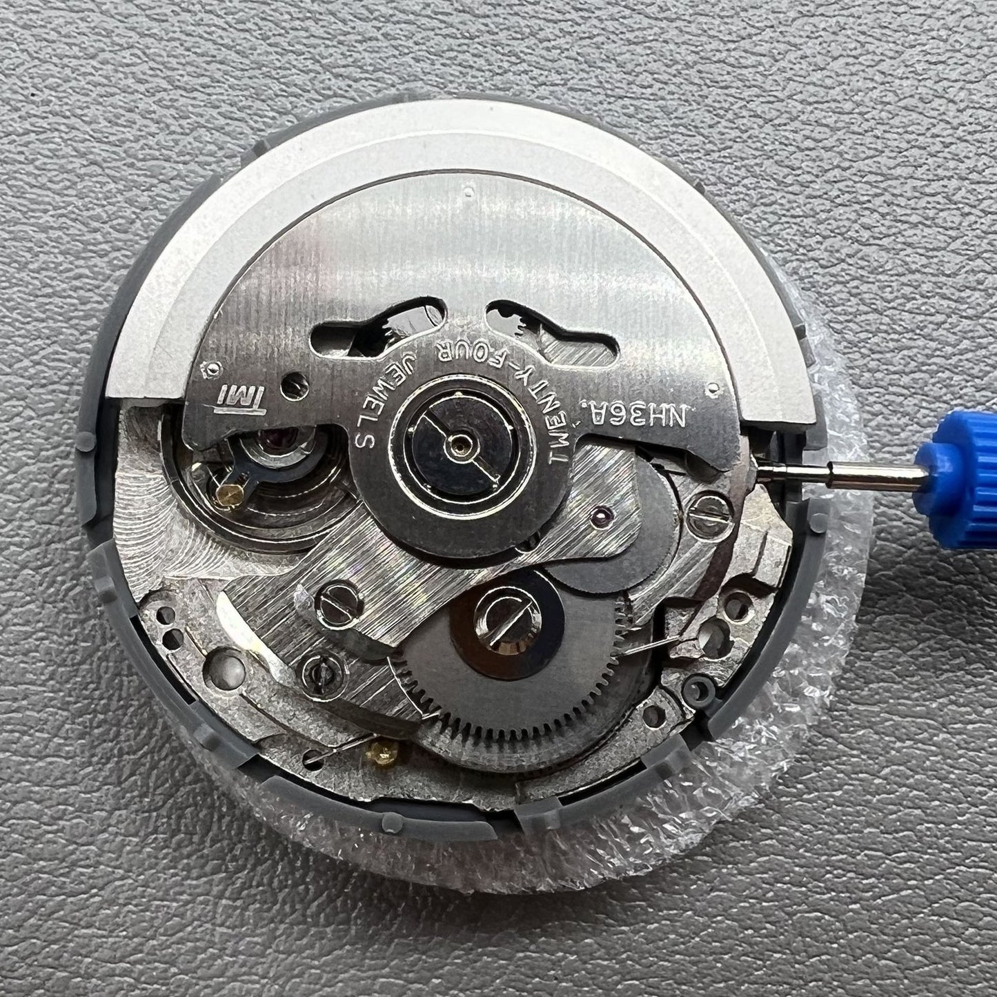 Seiki NH36 watch movement with white dial, featuring Japanese-English day display for precision timekeeping.