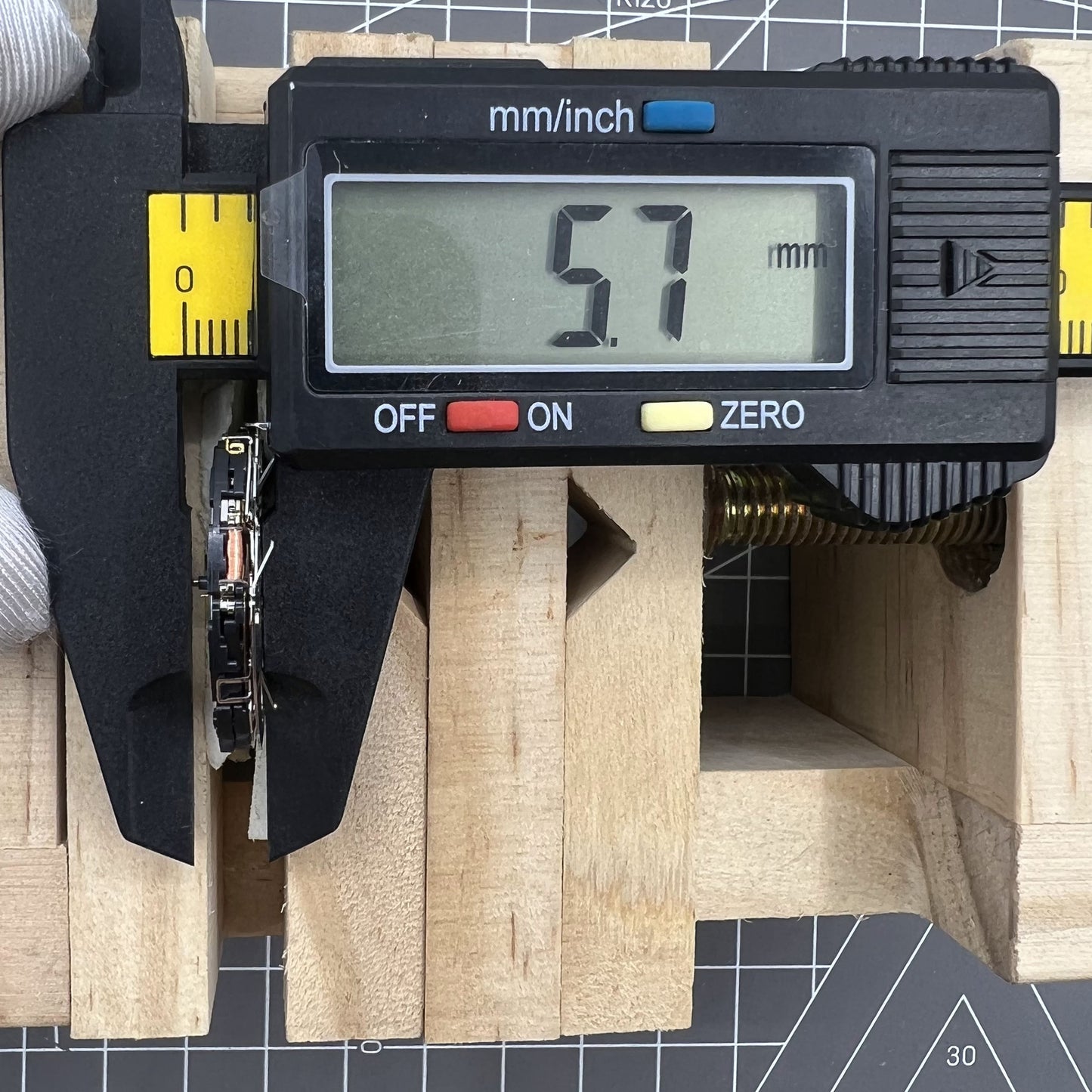 In Japan hergestellte Hattori Epson TMI YM85 YM85A Uhr mit Quarzwerk