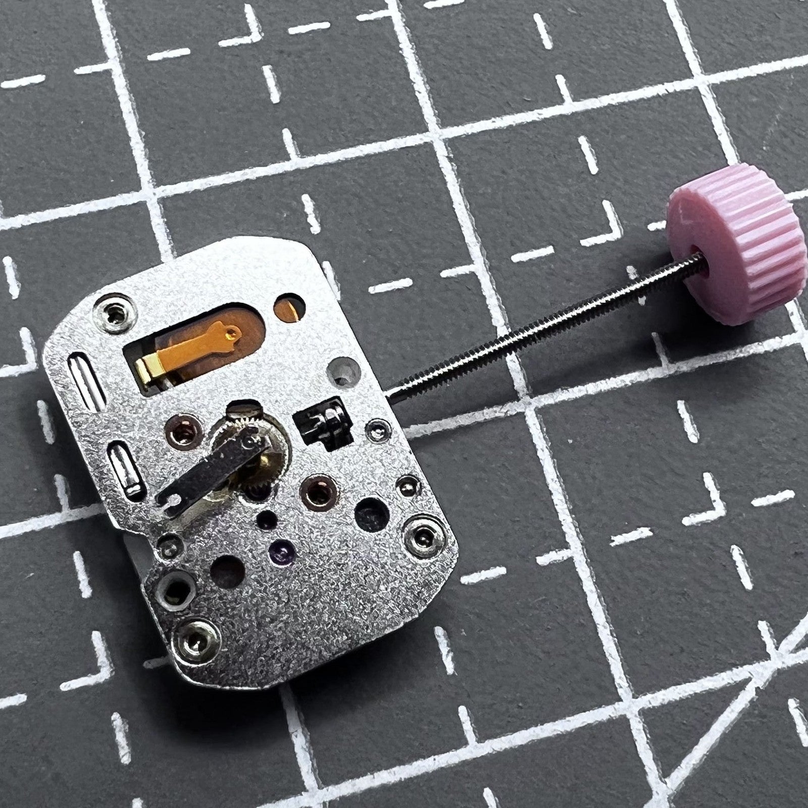 Quarzwerk Ronda 1032 732 watch movement with high hand pin HCP1 for precise timekeeping.