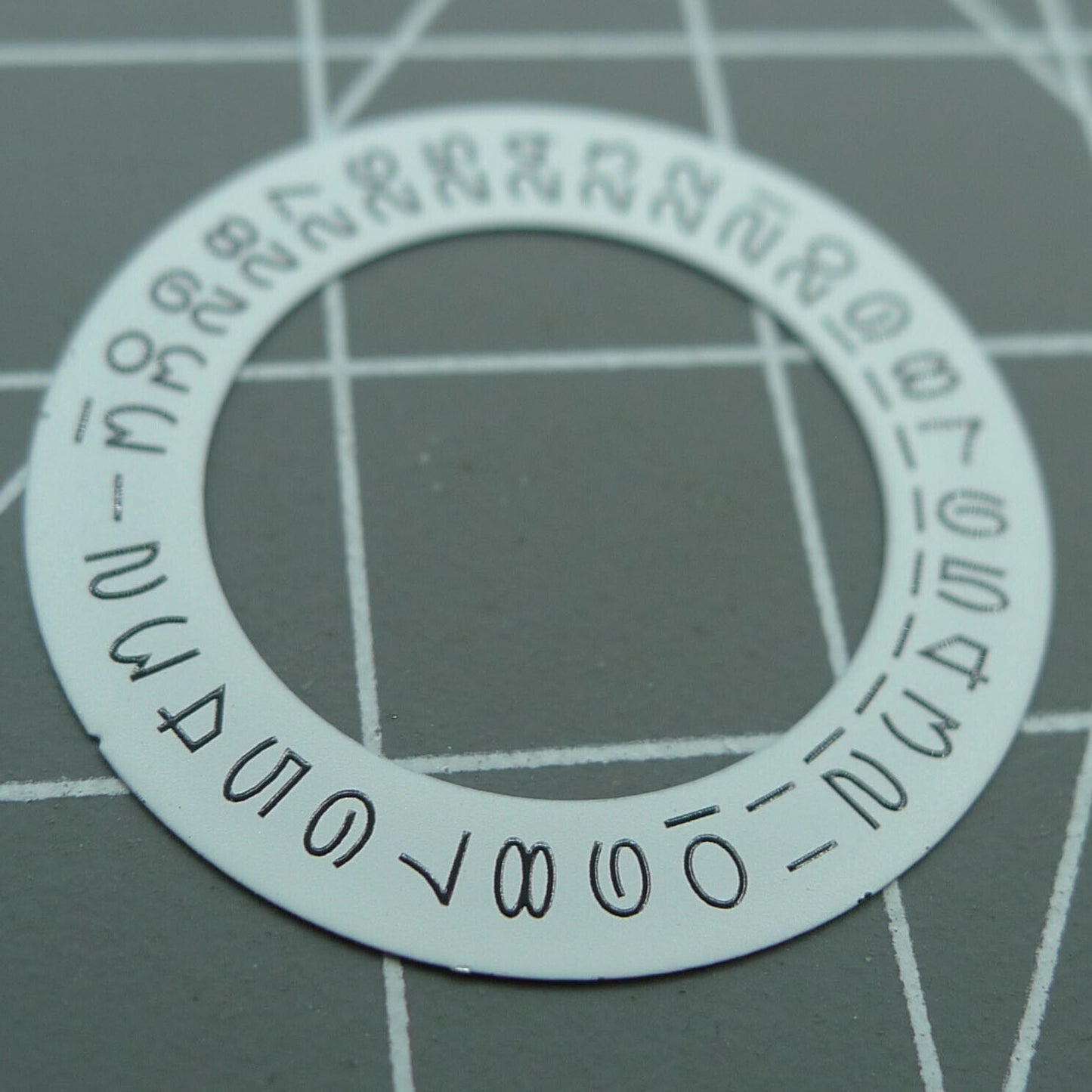 White date wheel overlay for ETA2824 2836 Miyota 8215/8200 watch movements, date display at 3 o'clock.