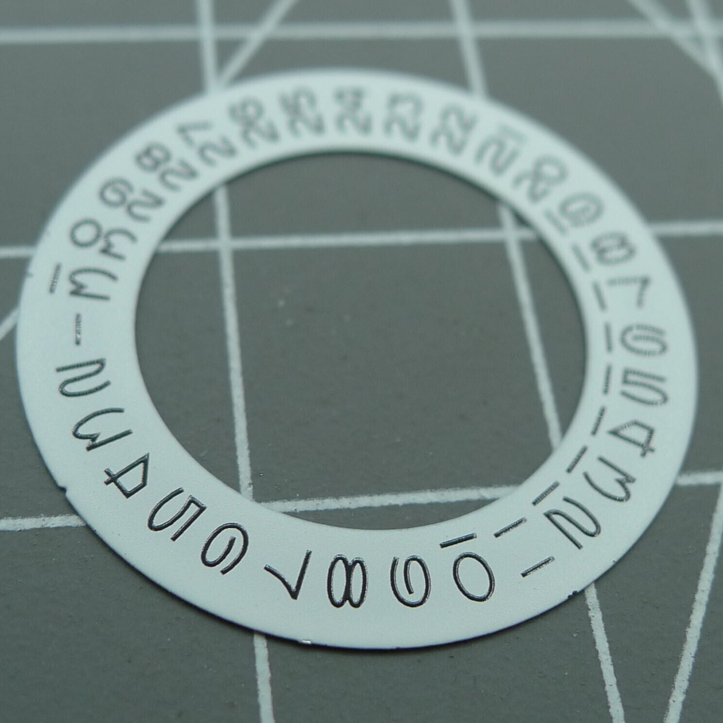 White date wheel overlay for ETA2824 2836 Miyota 8215/8200 watch movements, date display at 3 o'clock.
