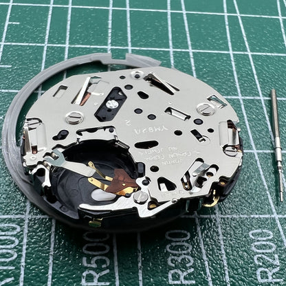 Hattori Epson TMI YM92A quartz watch movement, precise Japanese craftsmanship for accurate timekeeping.