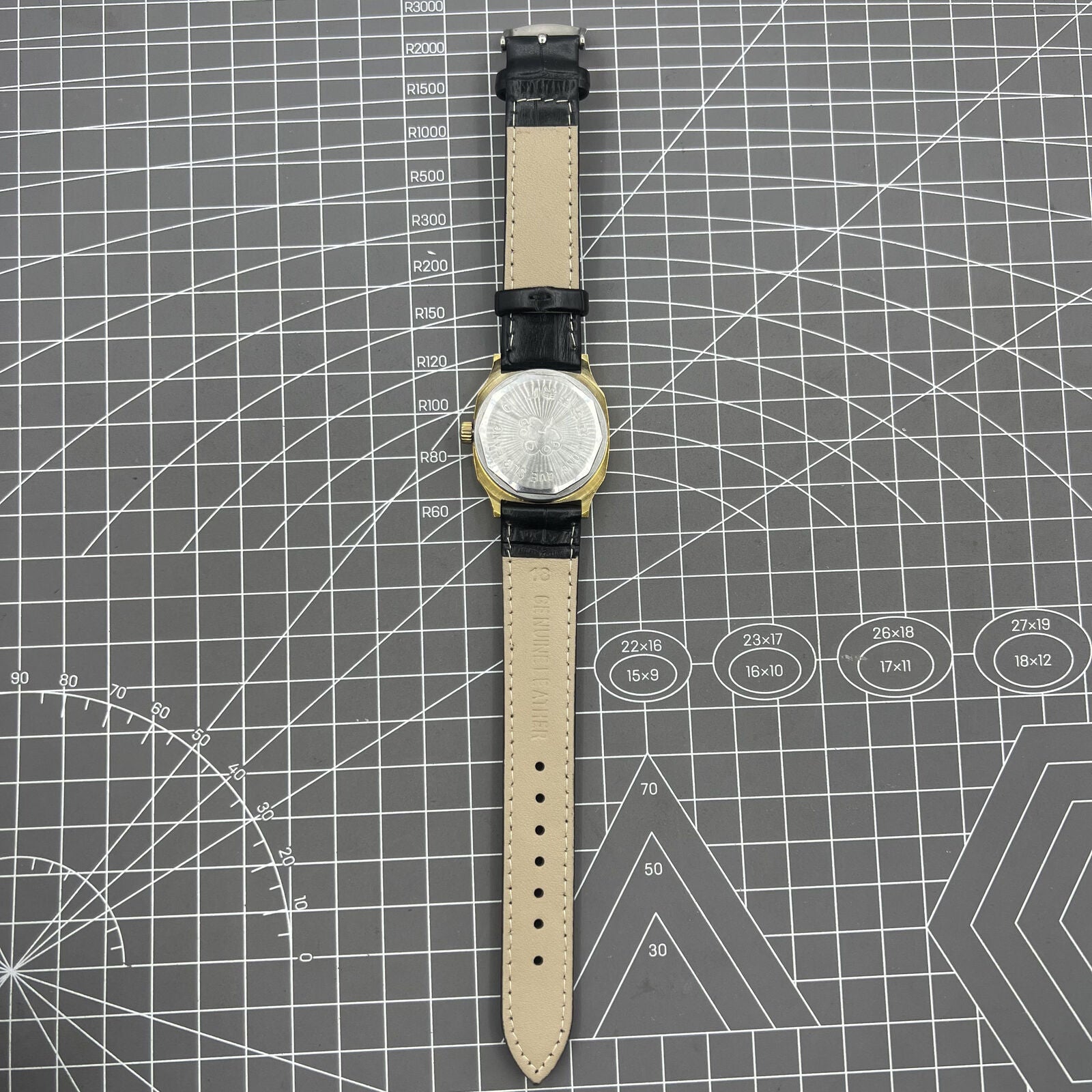 Black Dandong manual mechanical watch with 17 jewels, golden dial, single calendar for refined classic style.